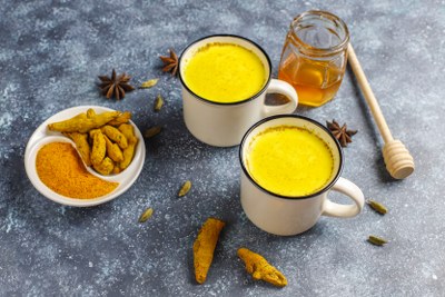traditional-indian-drink-turmeric-golden-milk_400x267
